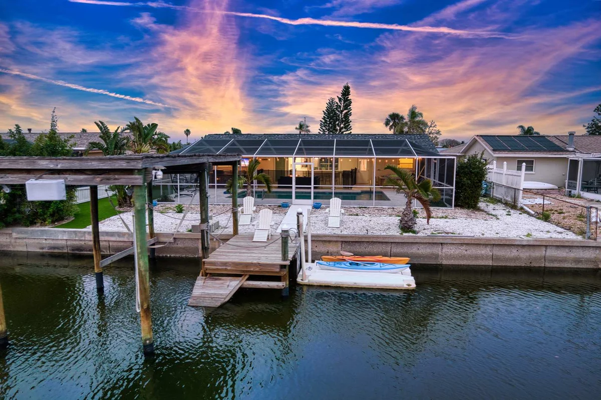 Home in Apollo Beach property photo 4