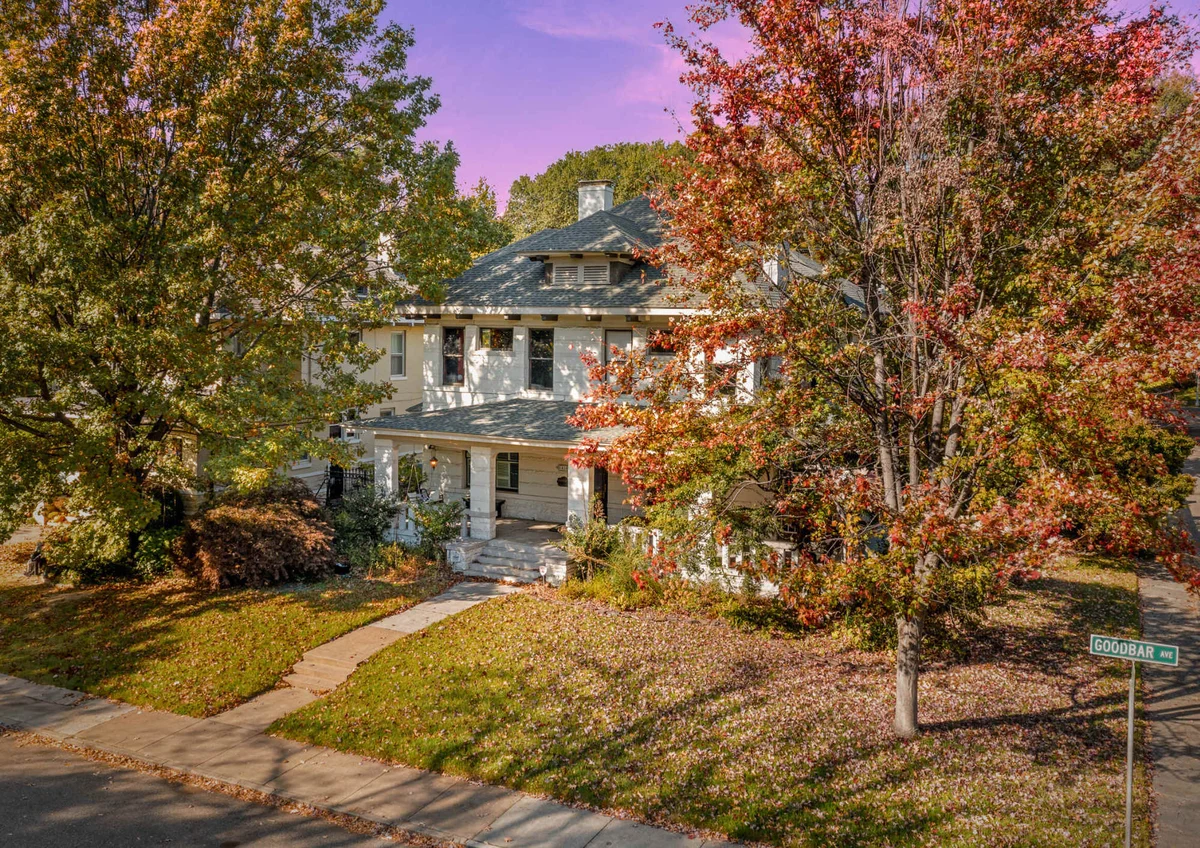 Home in Memphis property photo 2
