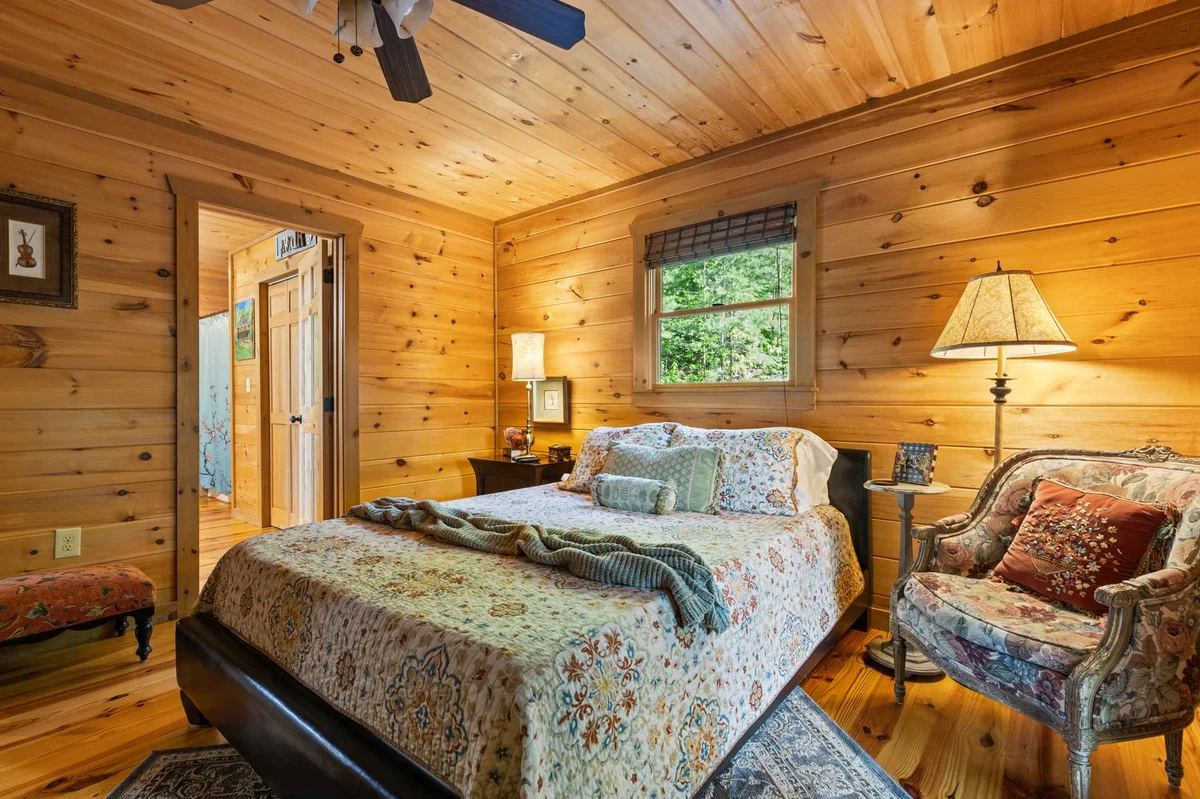 Bedroom image 1