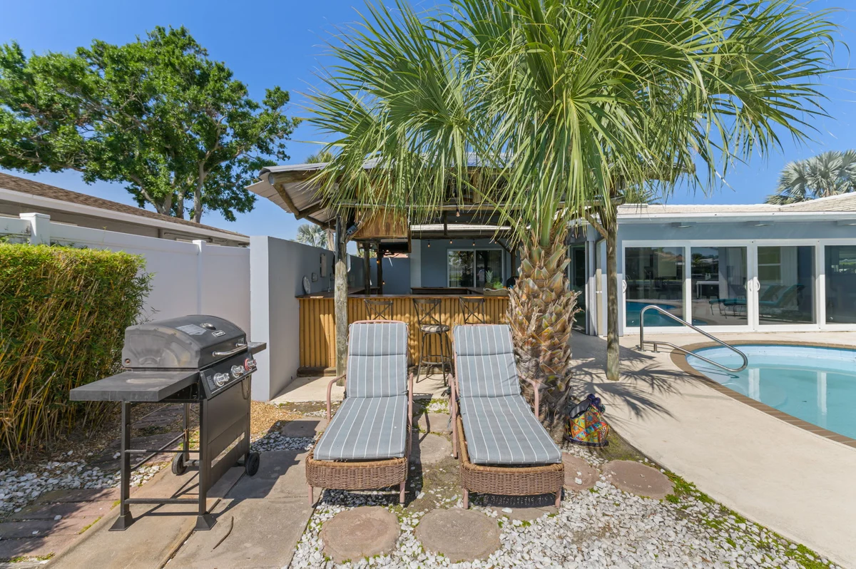 Tiki Bar Pool Hot Tub Fire Pit property photo 2