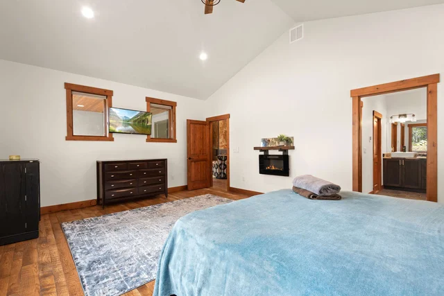 Bedroom image 1