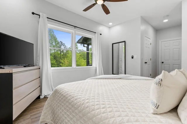 Bedroom image 1