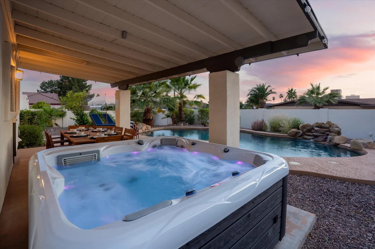 Home in Phoenix property photo 2