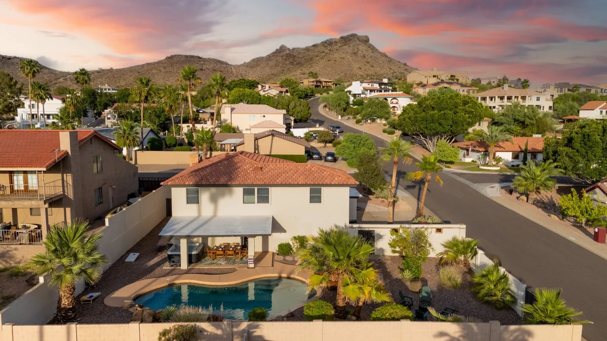 Home in Phoenix property photo 4