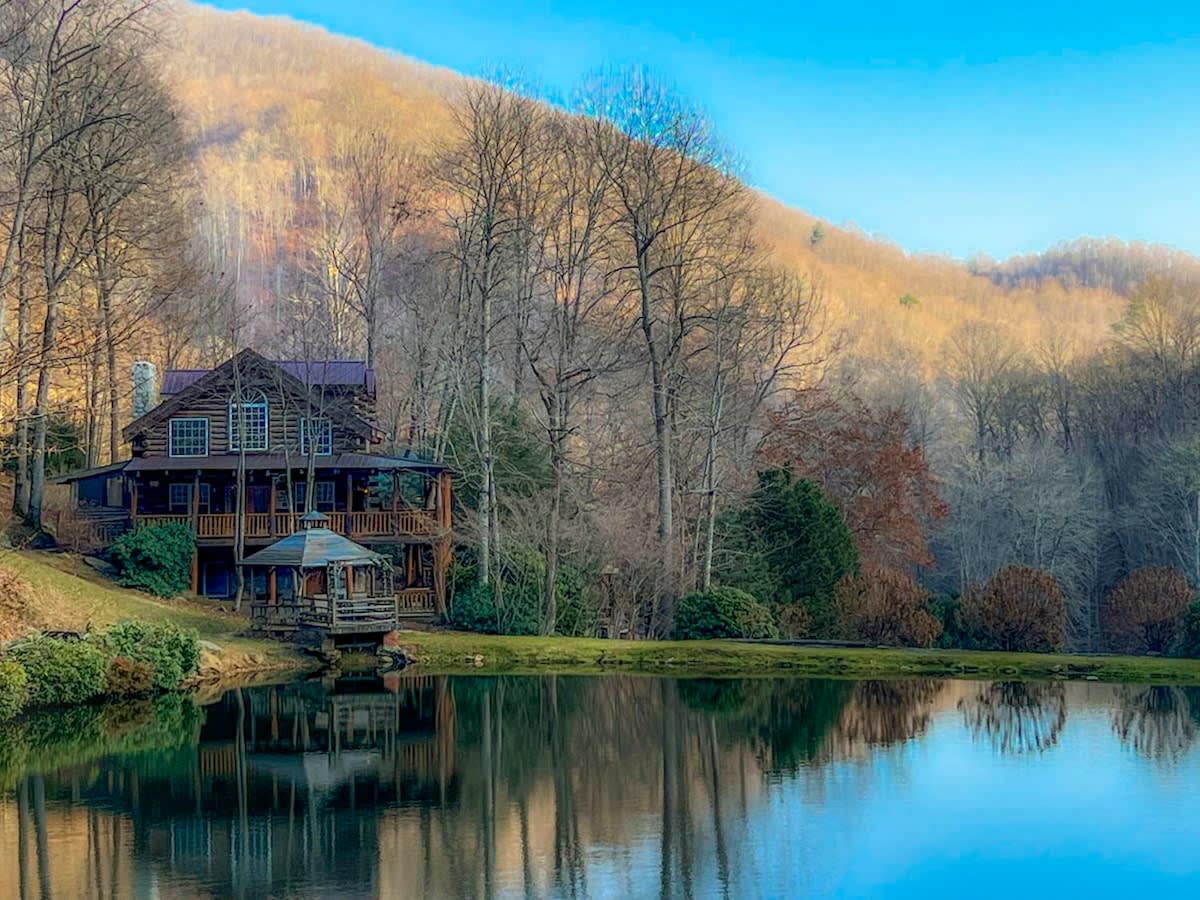 Home in Weaverville property photo 4
