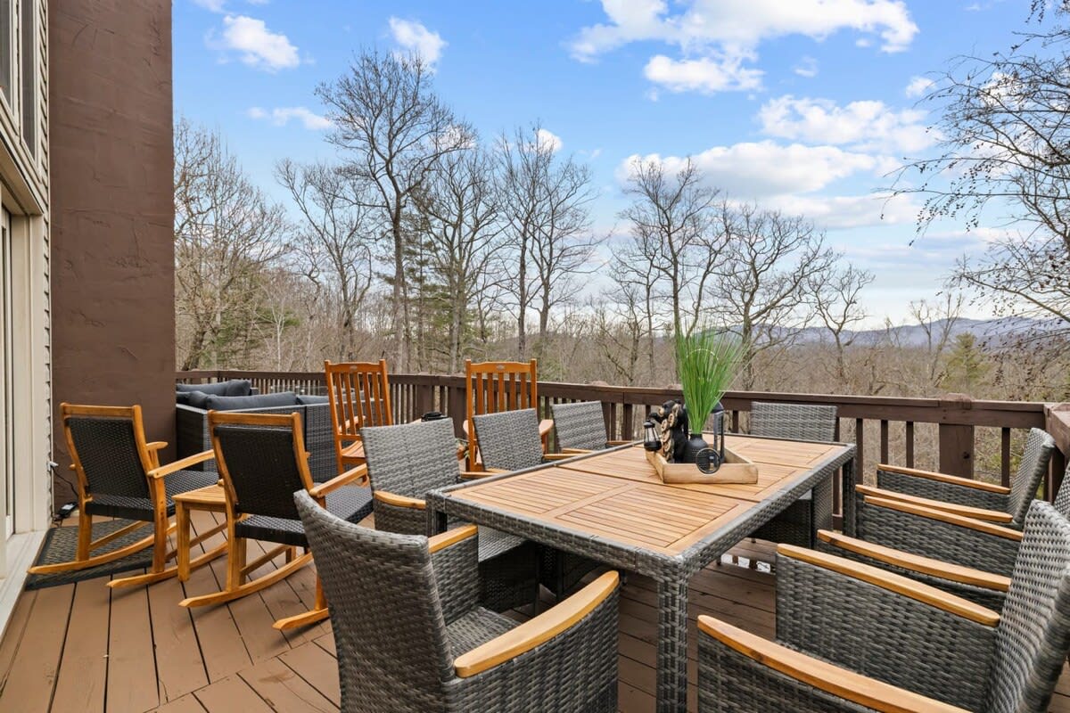 Game Room - Hot Tub - Firepit property photo 3