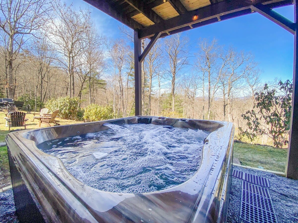 Game Room - Hot Tub - Firepit property photo 2