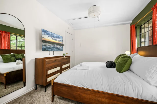 Bedroom image 1