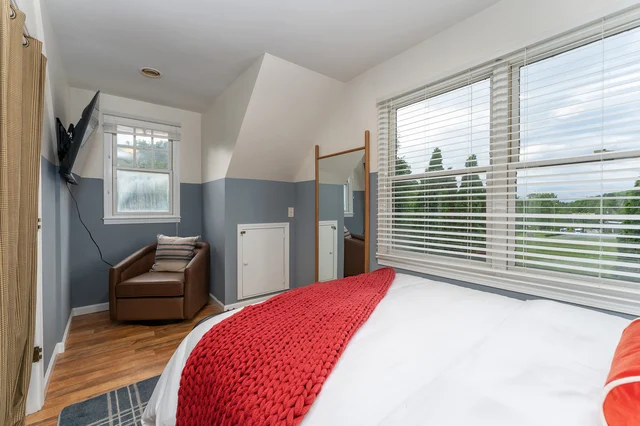 Bedroom image 1