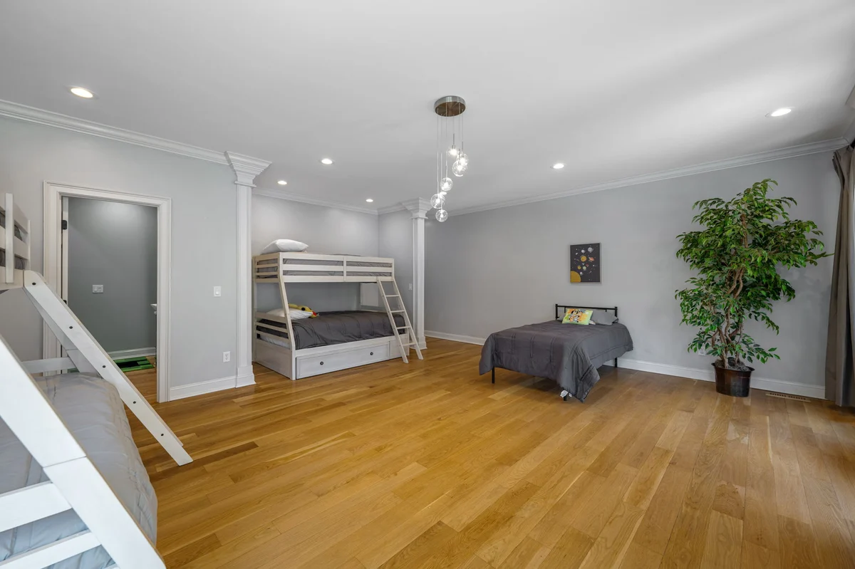 Bedroom image 1
