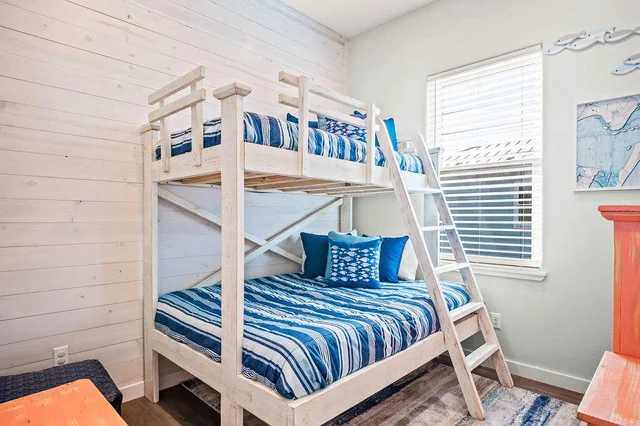 Bedroom image 1