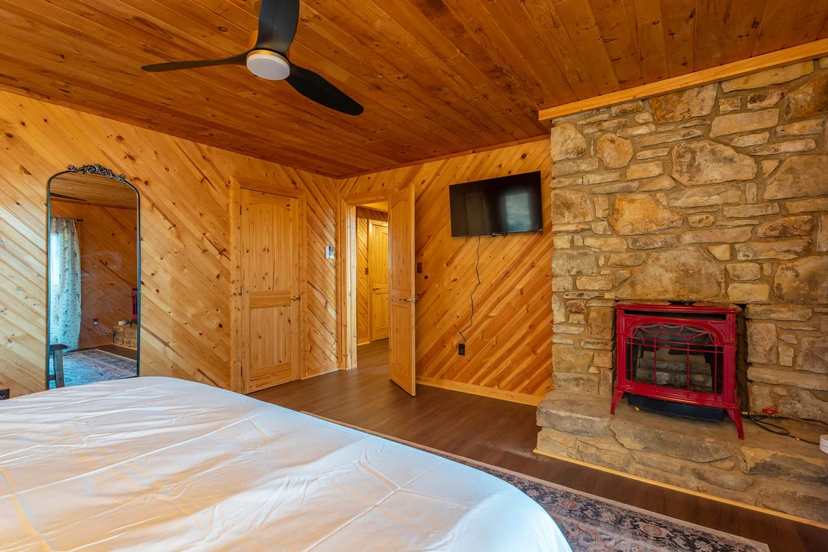 Bedroom image 1