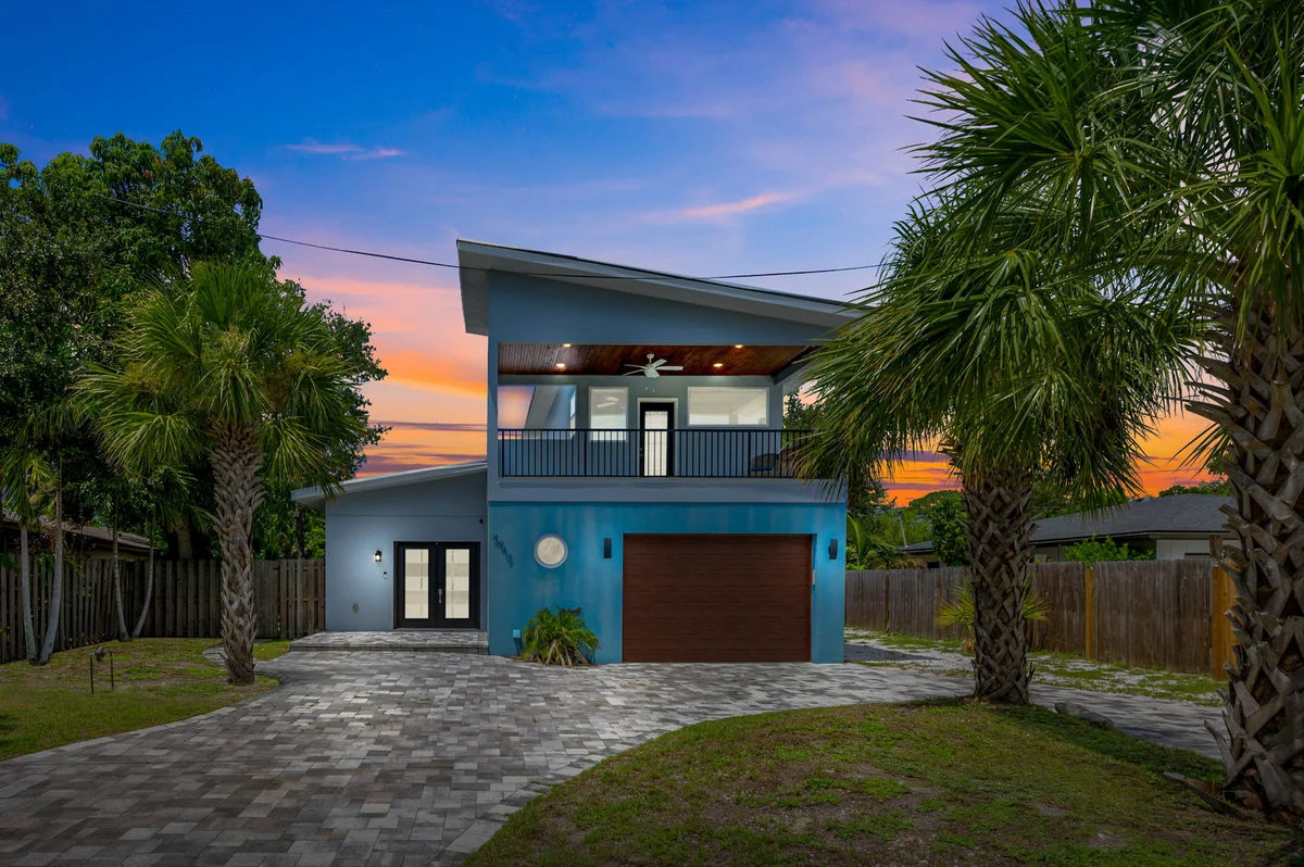 Home in Sarasota property photo 5