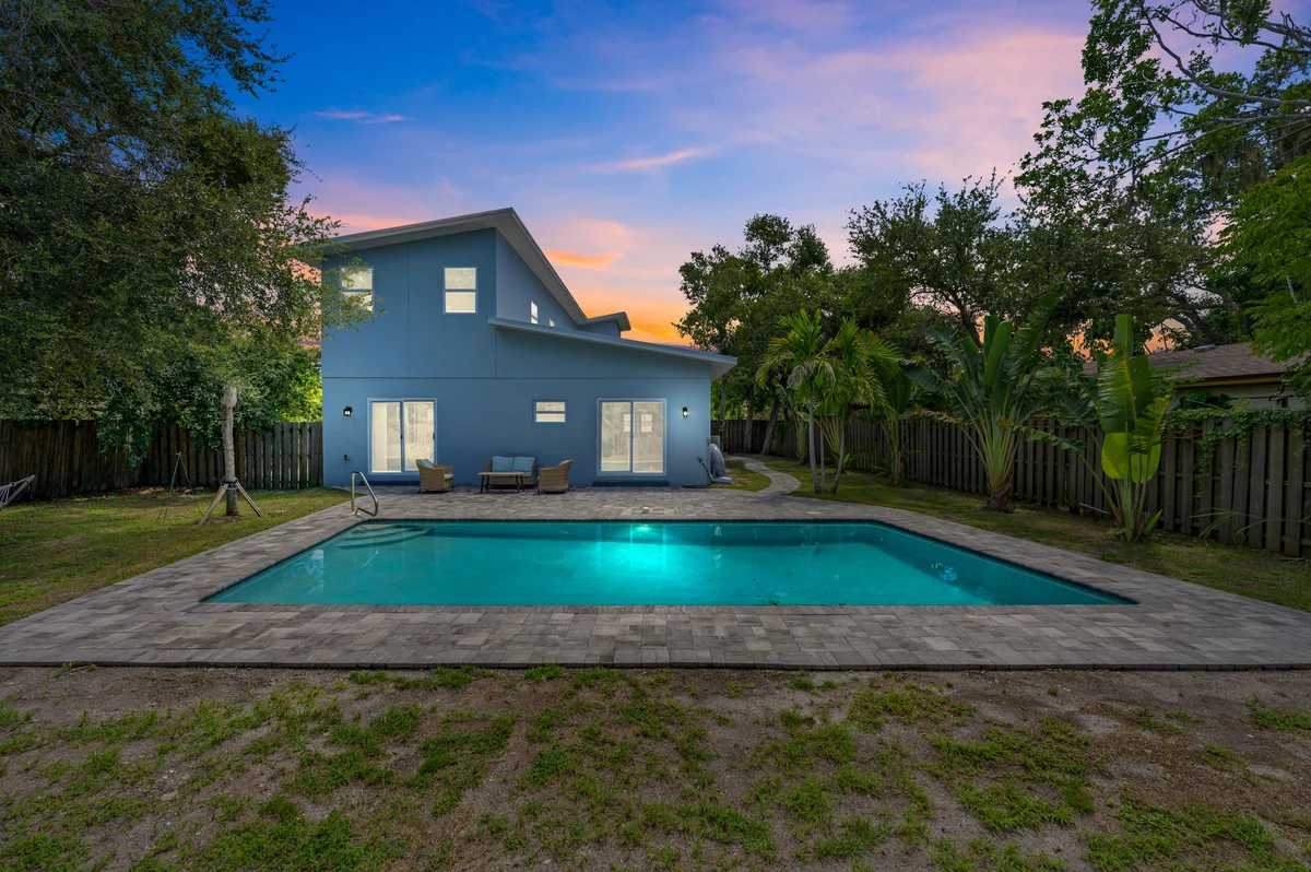Home in Sarasota property photo 3
