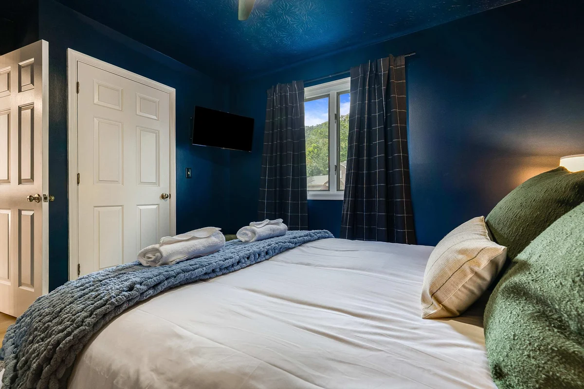 Bedroom image 1