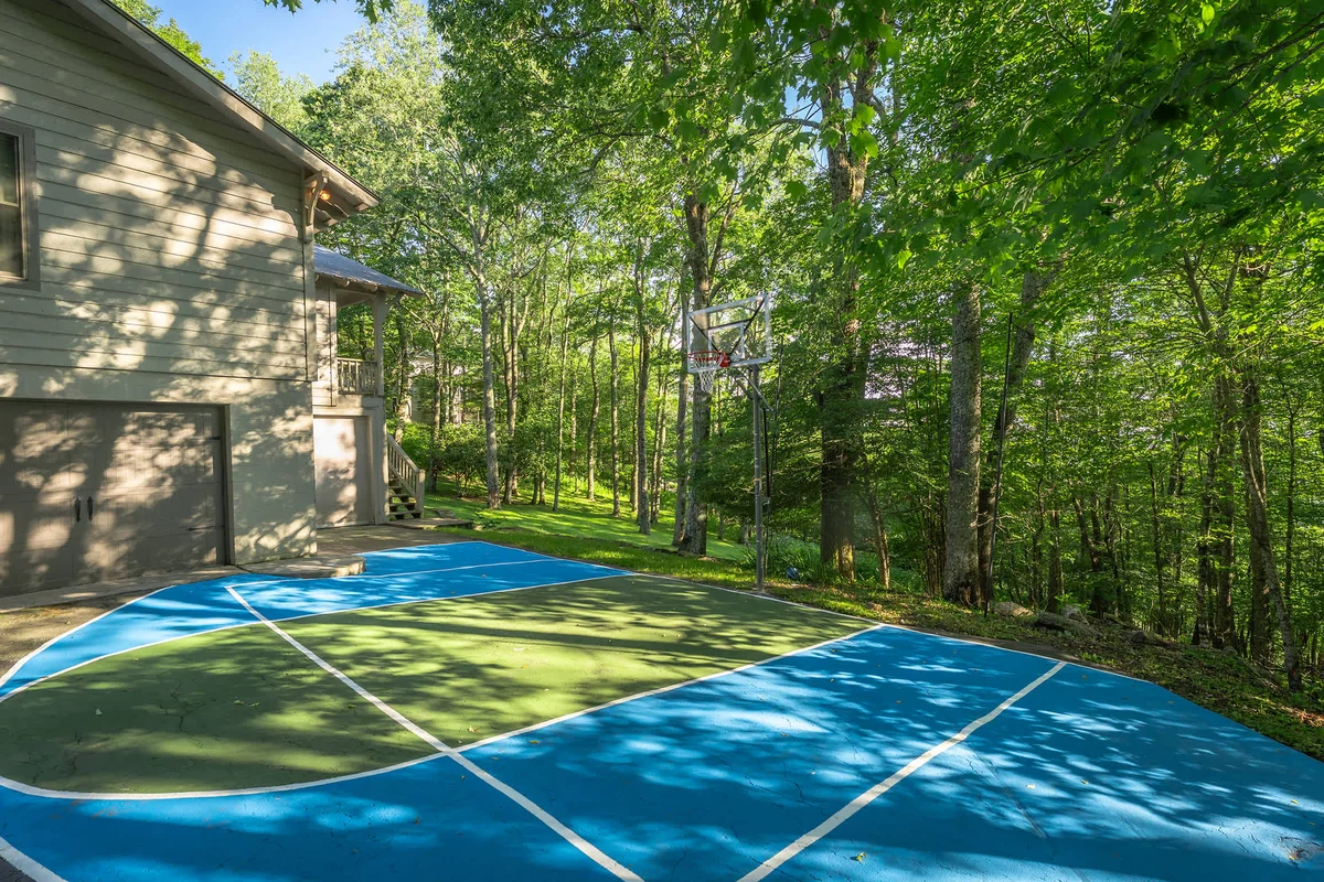 Home in Weaverville property photo 4