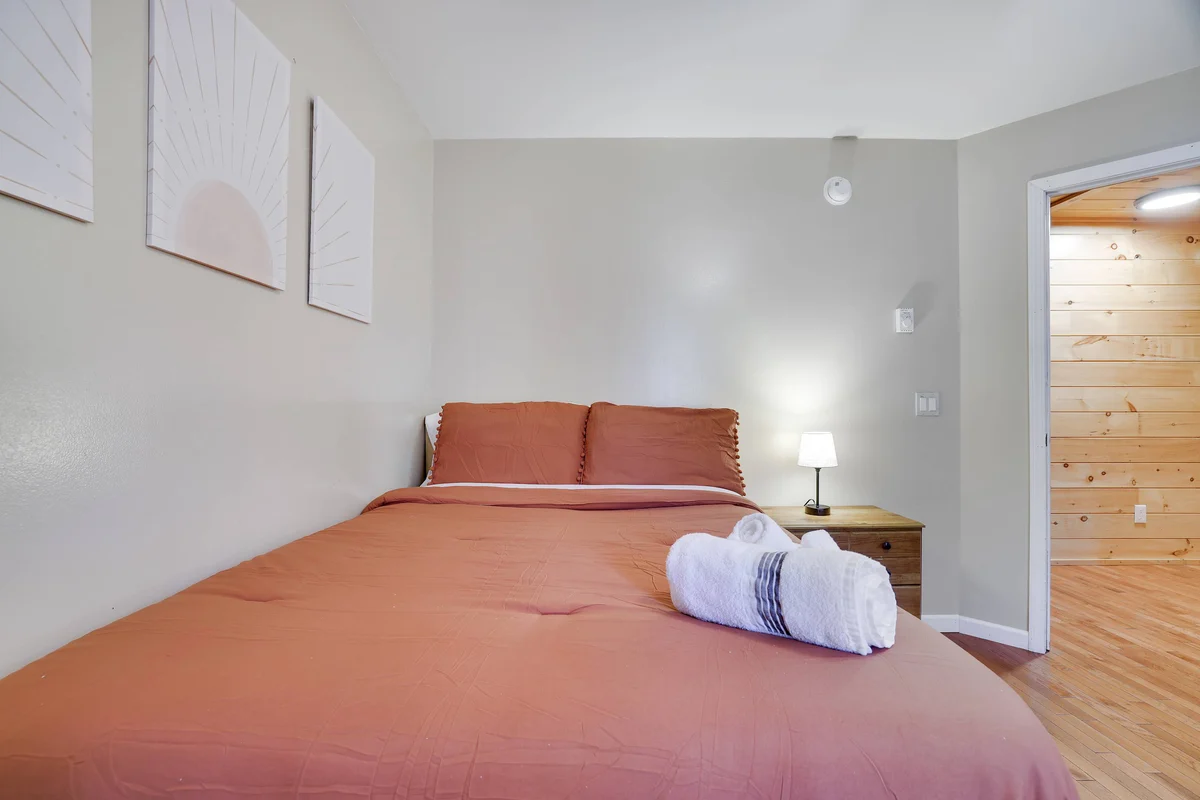 Bedroom image 1