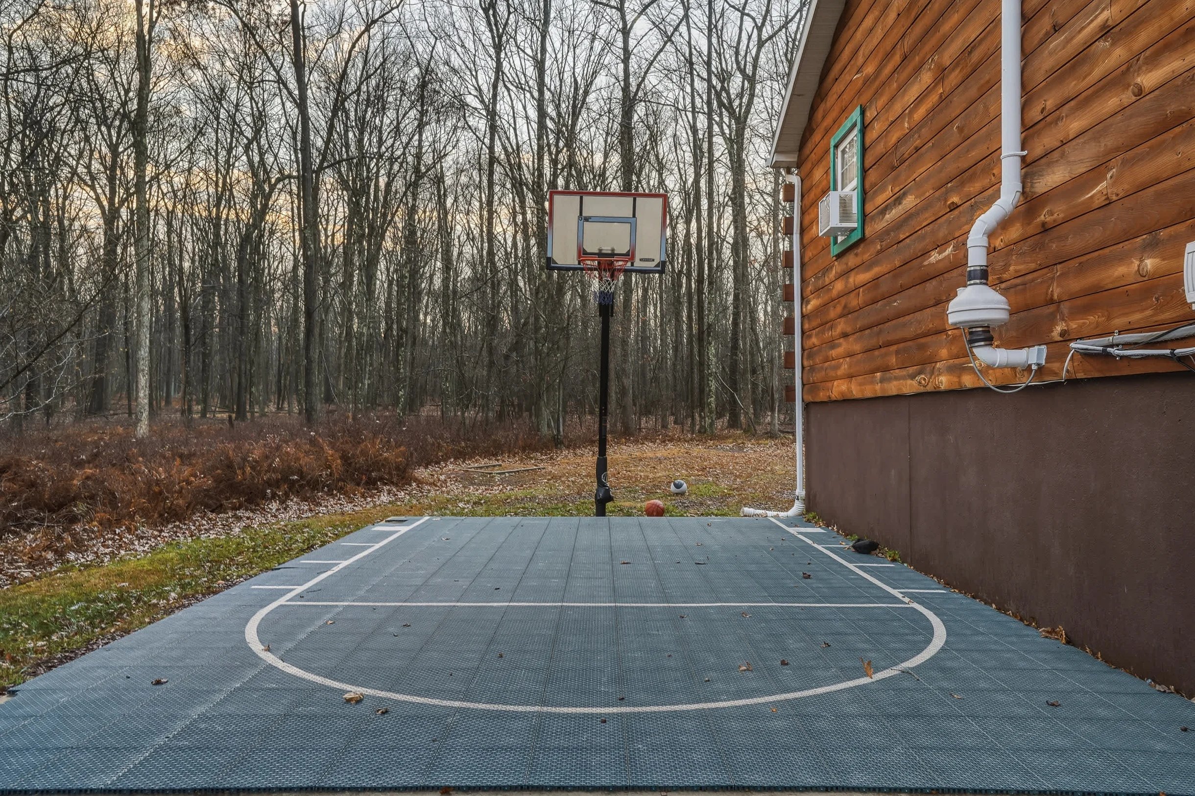 Home in New York property photo 5
