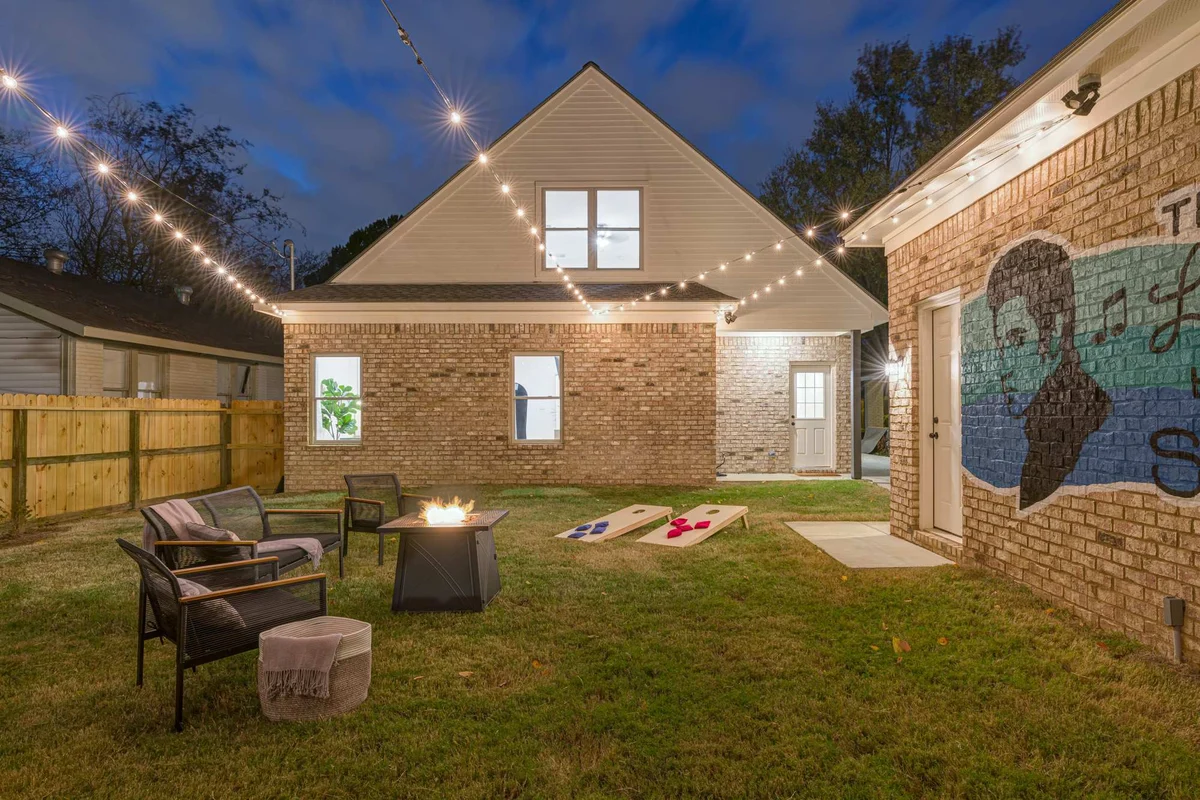 Home in Memphis property photo 2