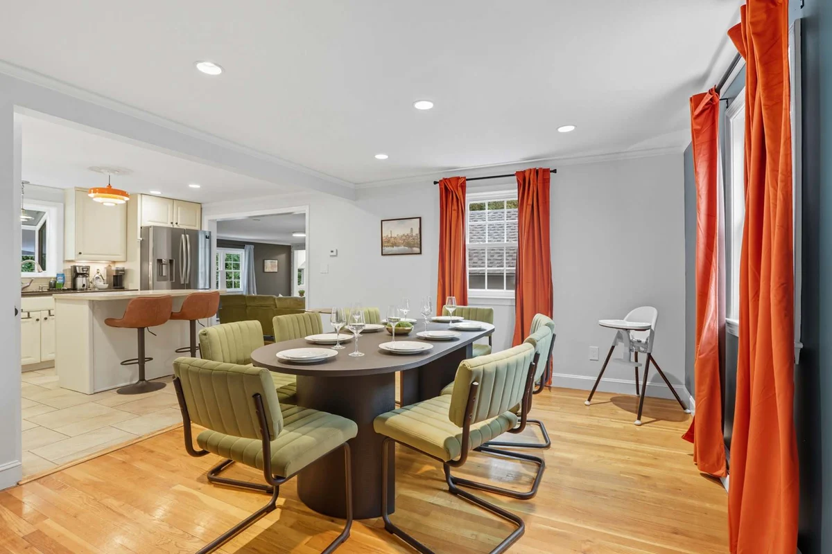 Home in Stoneham property photo 4