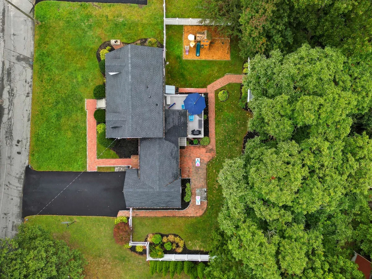 Home in Stoneham property photo 2