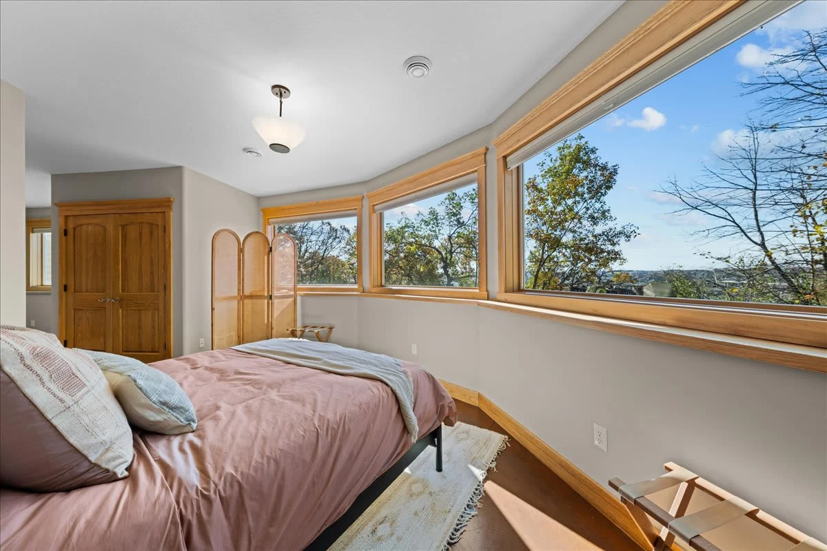 Bedroom image 1