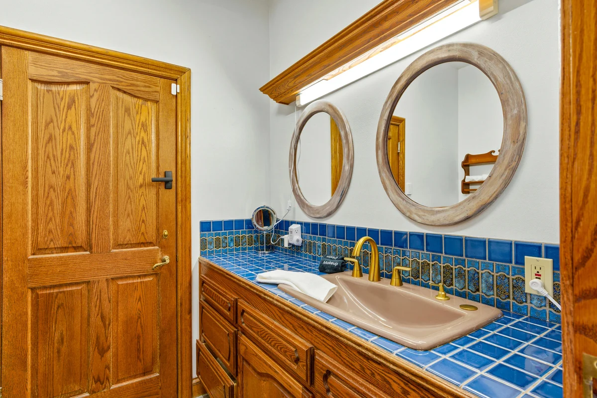 Bathroom image 1