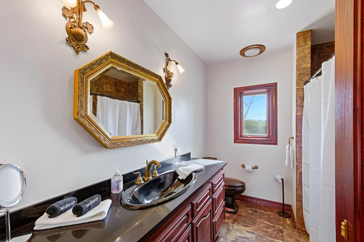 Bathroom image 1