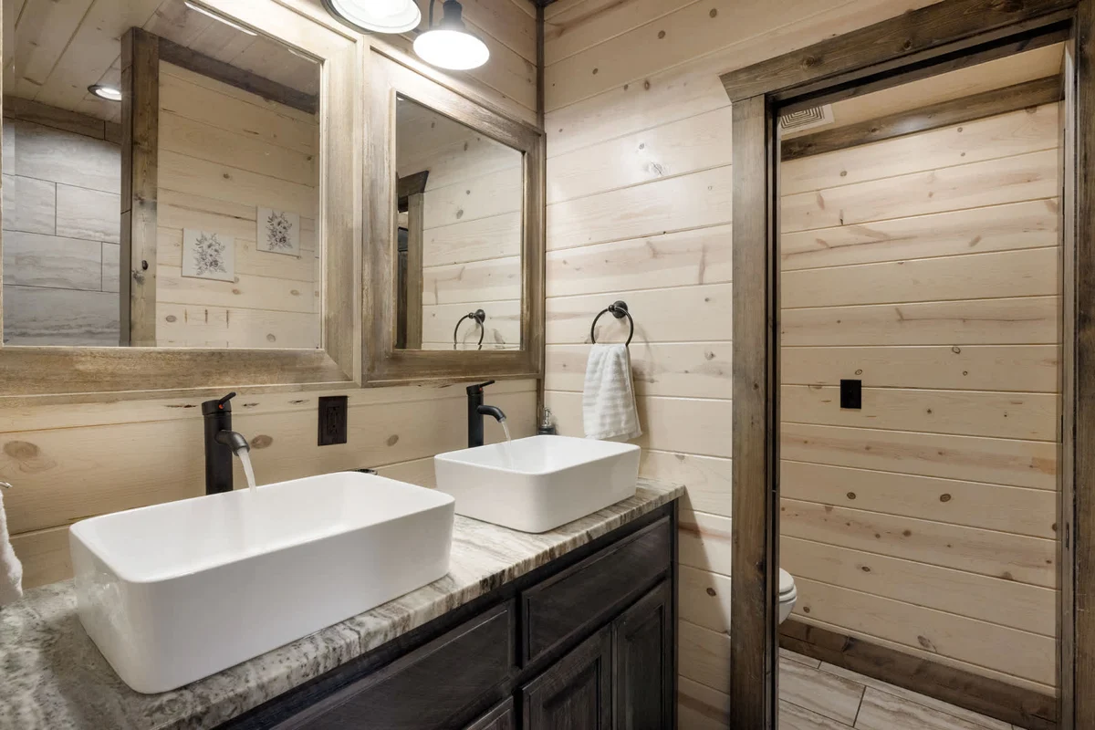 Bathroom image 1