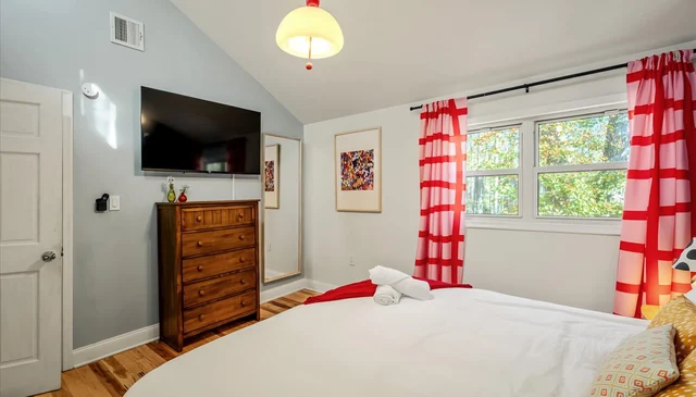 Bedroom image 1