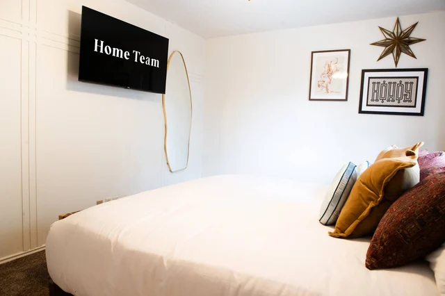 Bedroom image 1