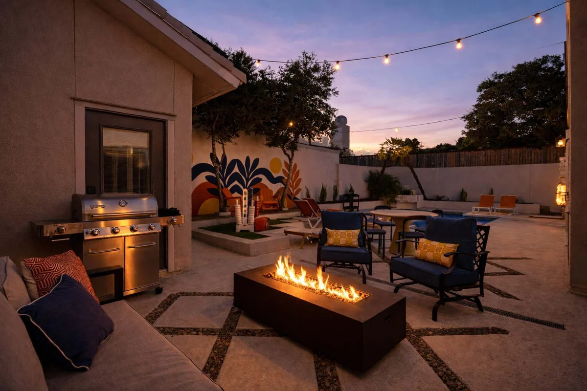 Outdoor Oasis, Poolside Movie Nights property photo 2