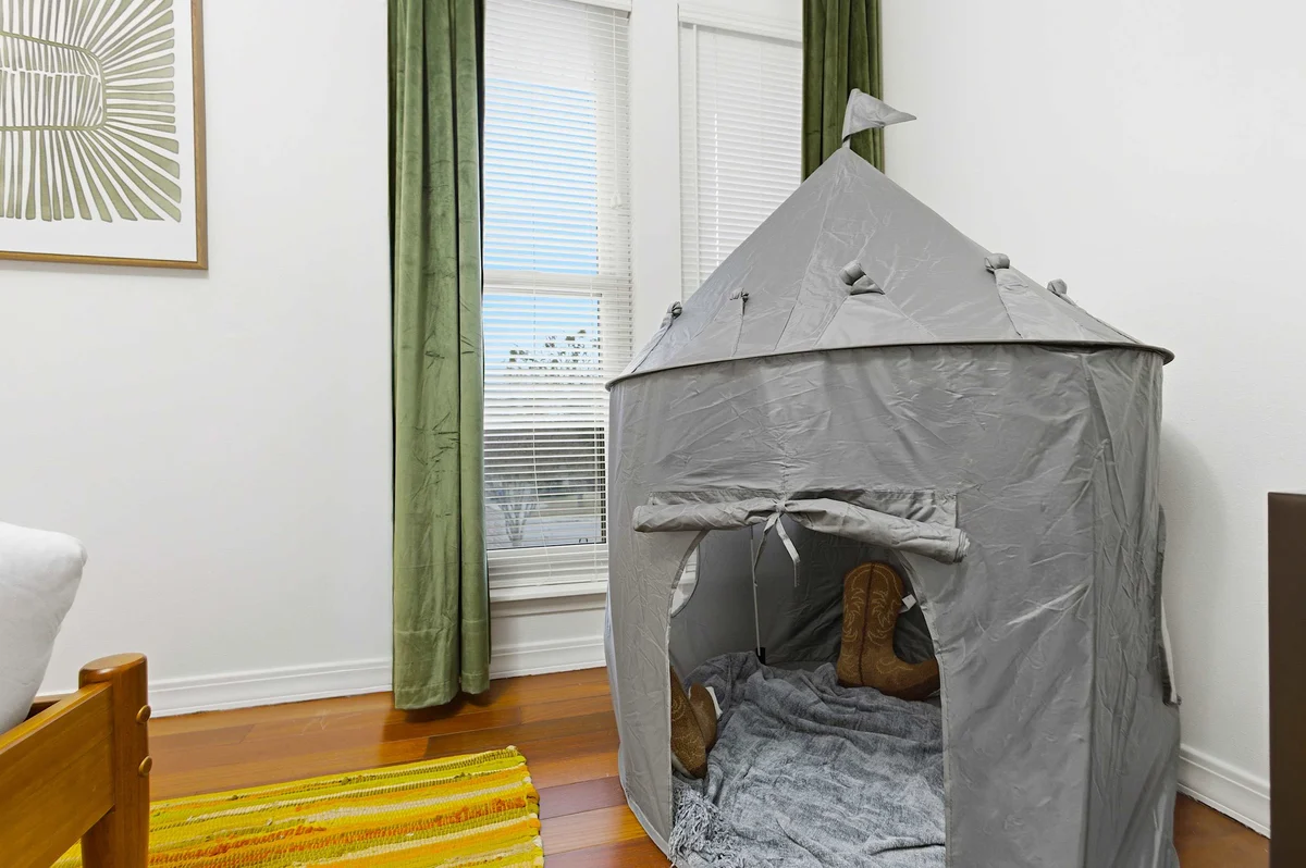 Bedroom image 1