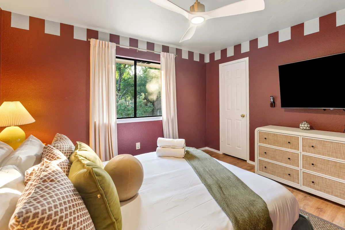 Bedroom image 1