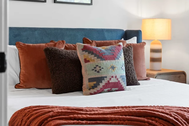 Bedroom image 1
