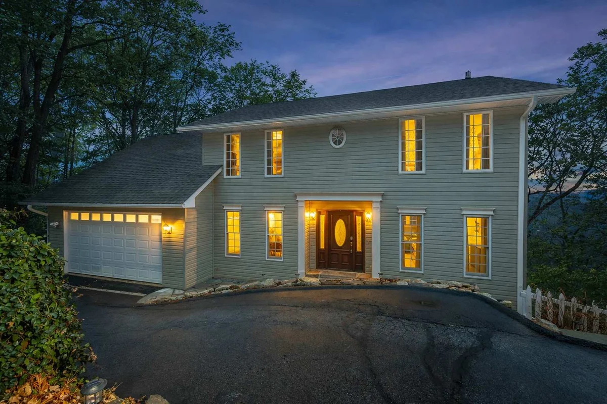 Home in Asheville property photo 3