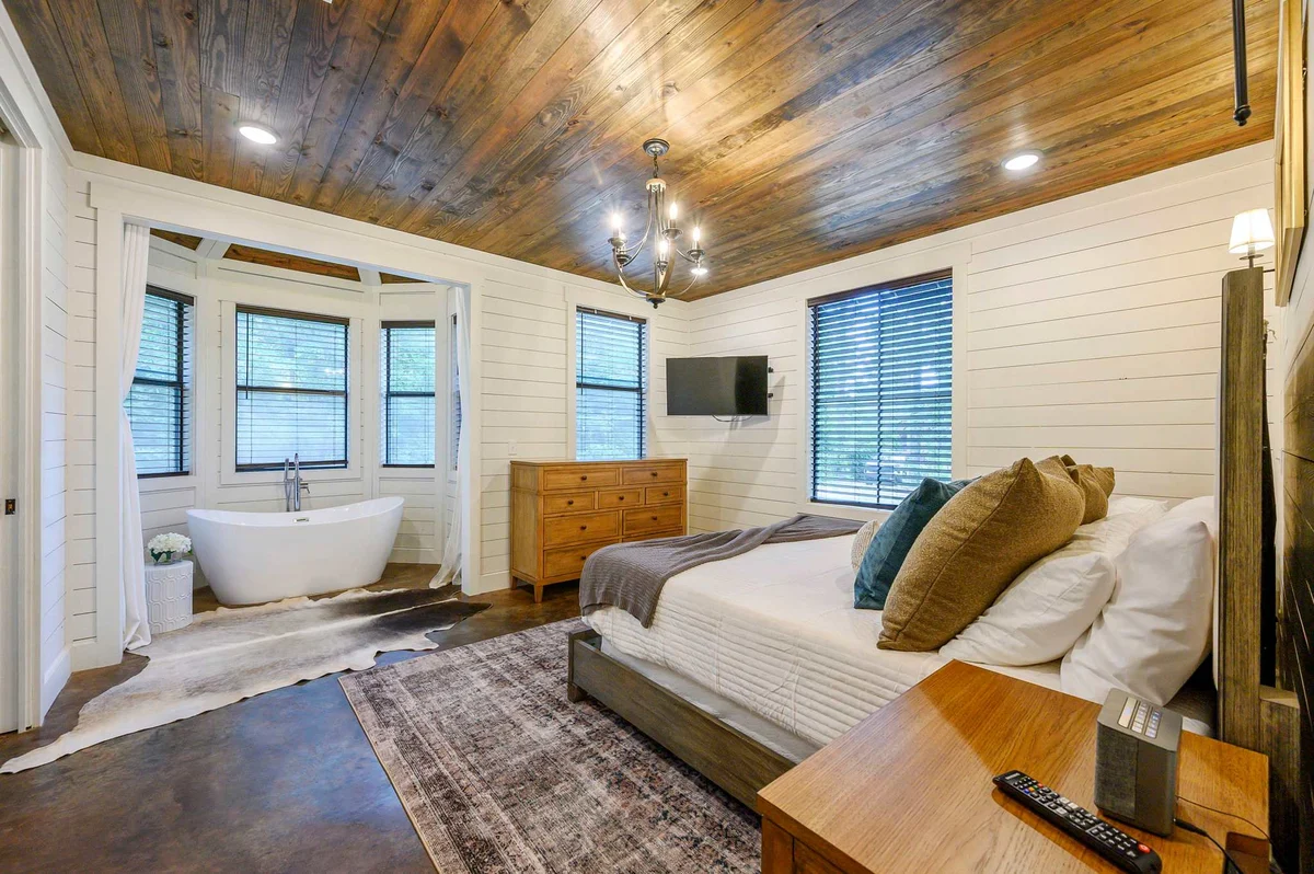 Bedroom image 1