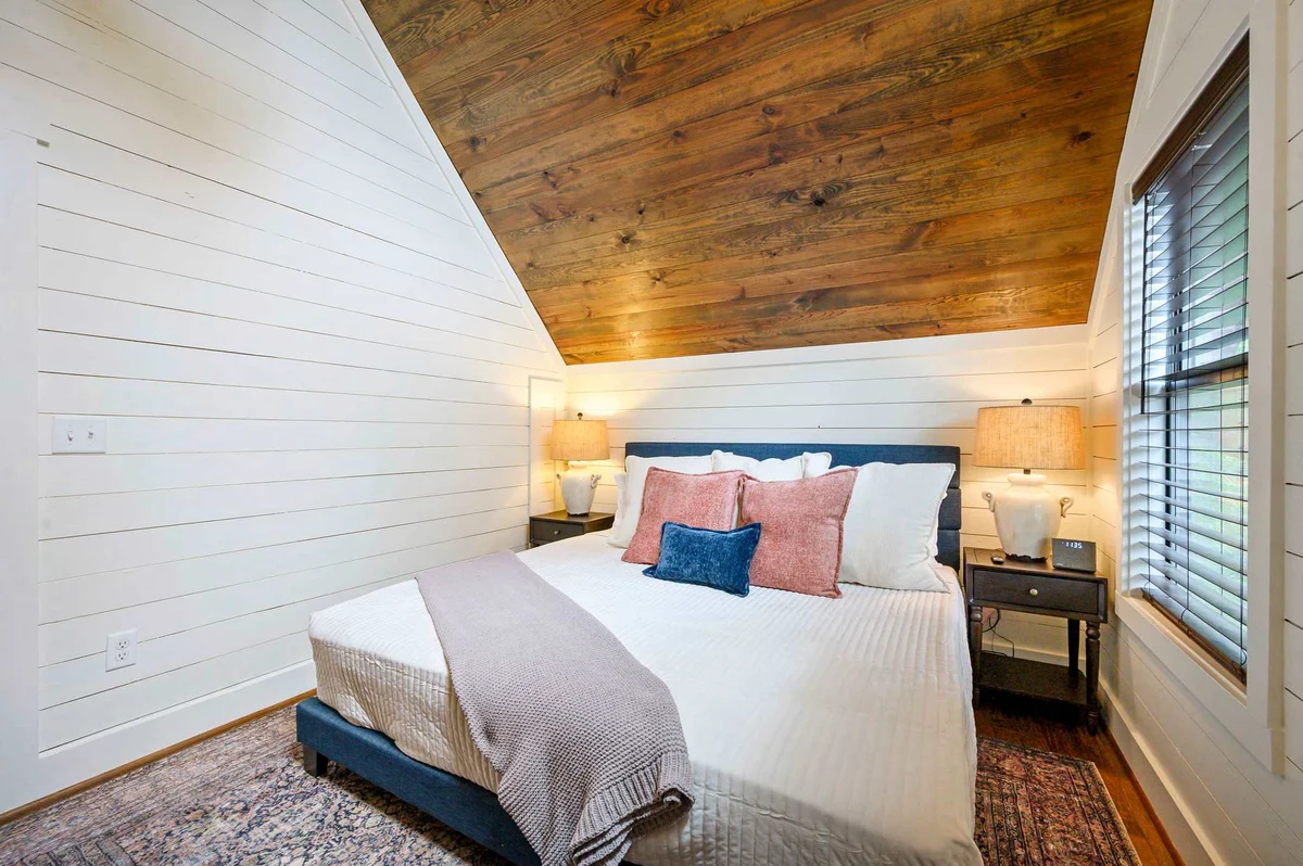Bedroom image 1