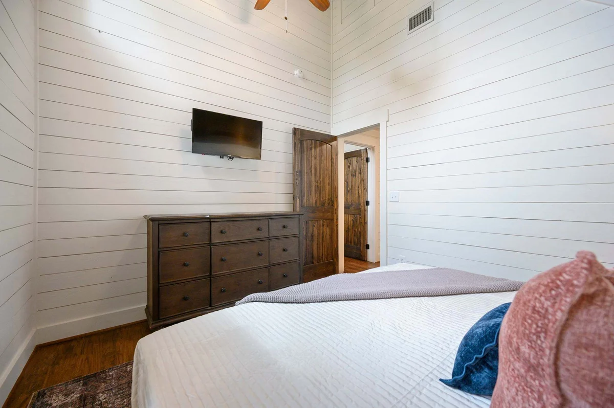 Bedroom image 1