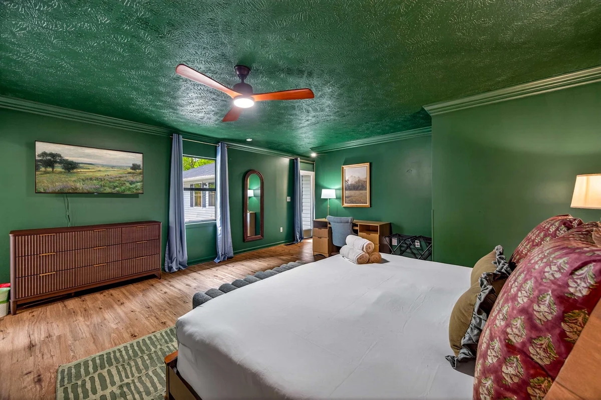 Bedroom image 1
