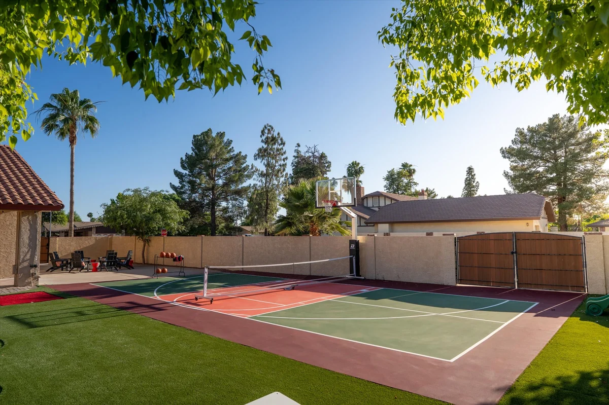 Home in Phoenix property photo 4