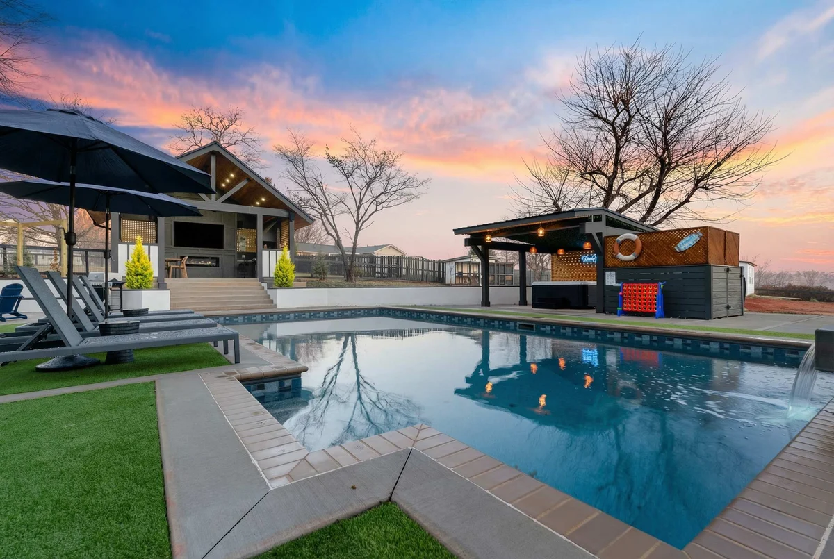 Htd Pool-Hot Tub-Fire Pit-Fenced Yard-Dogs Welcome property photo 3
