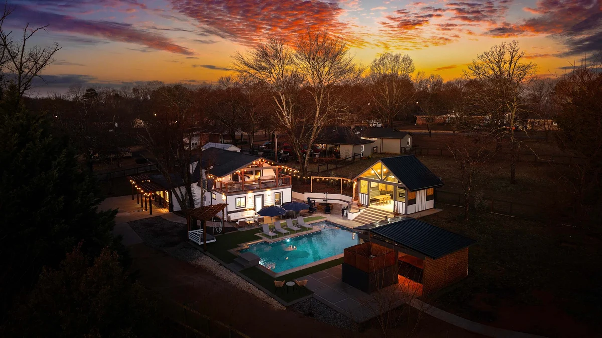 Htd Pool-Hot Tub-Fire Pit-Fenced Yard-Dogs Welcome property photo 2