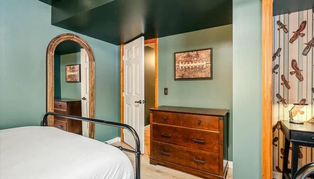 Bedroom image 1