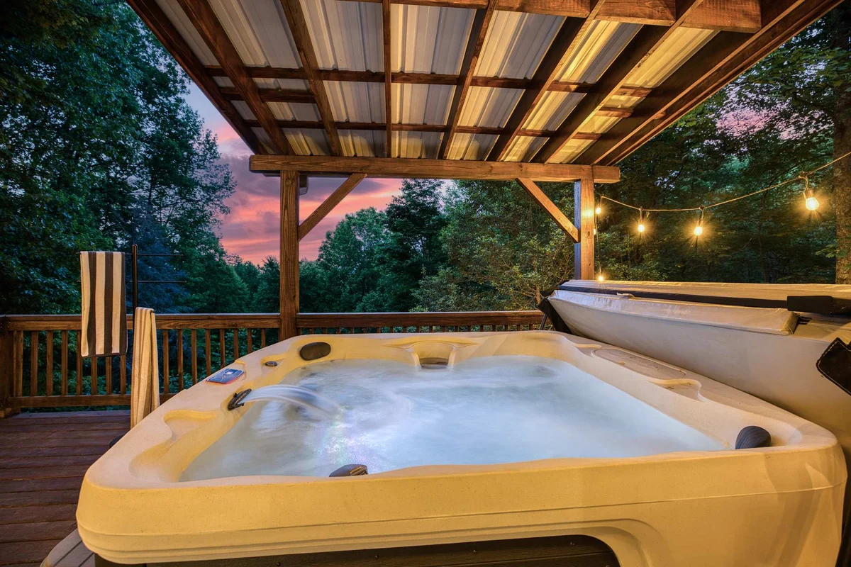 Blue Bear Cabin, Views + Hot Tub + Sports Court property photo 4