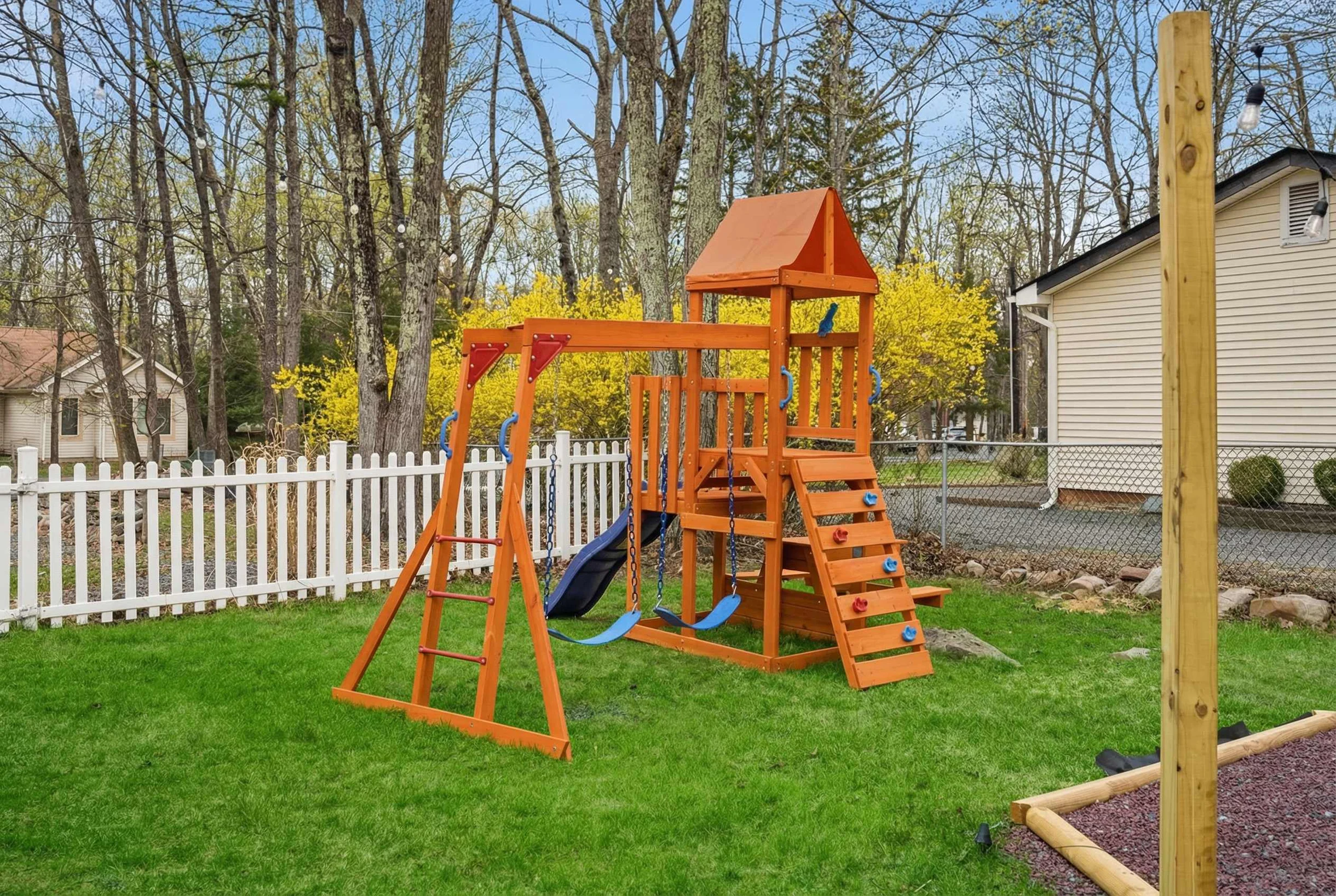 Home in Tobyhanna Township property photo 2