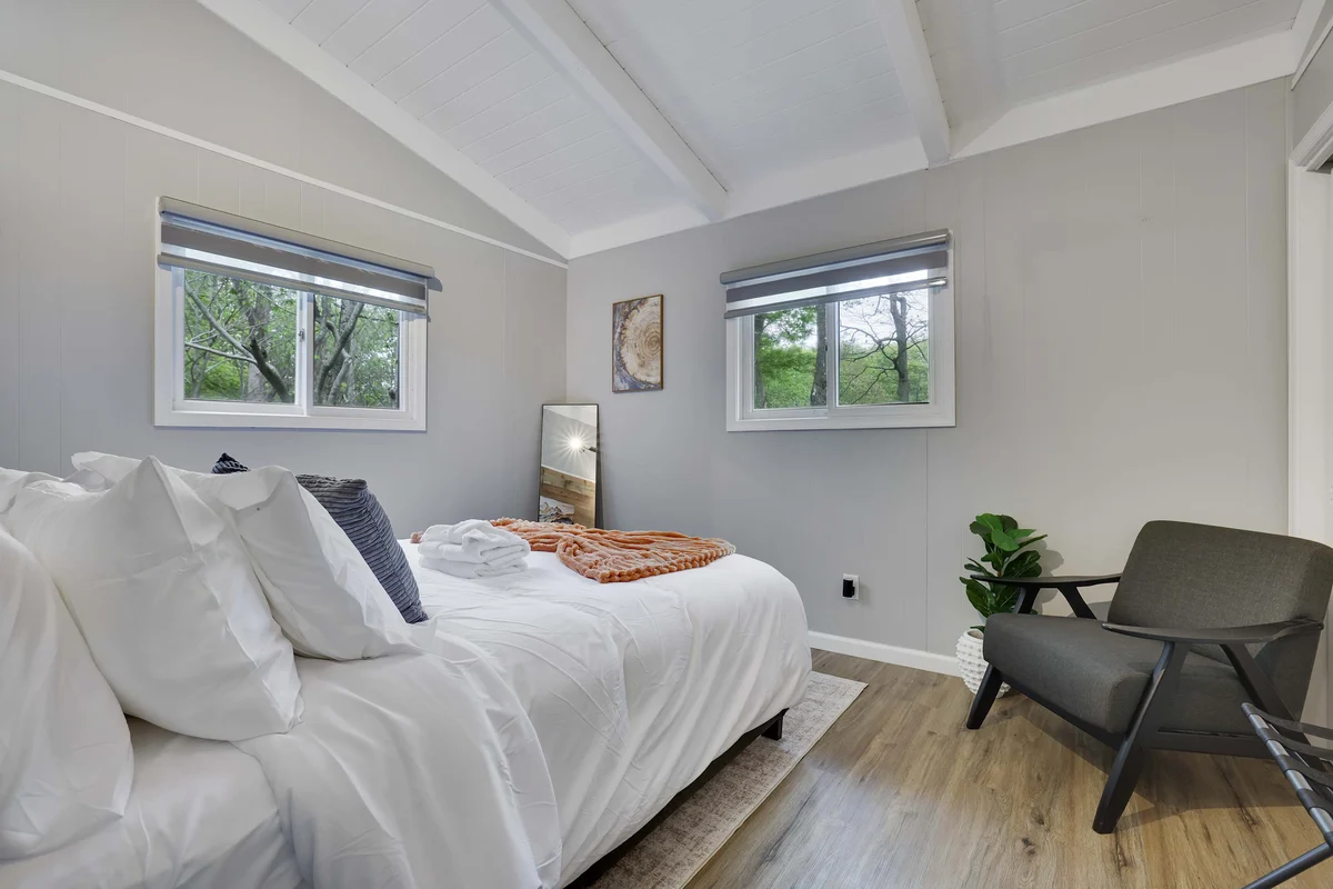 Bedroom image 1