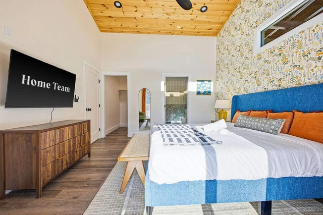 Bedroom image 1
