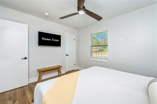 Bedroom image 1