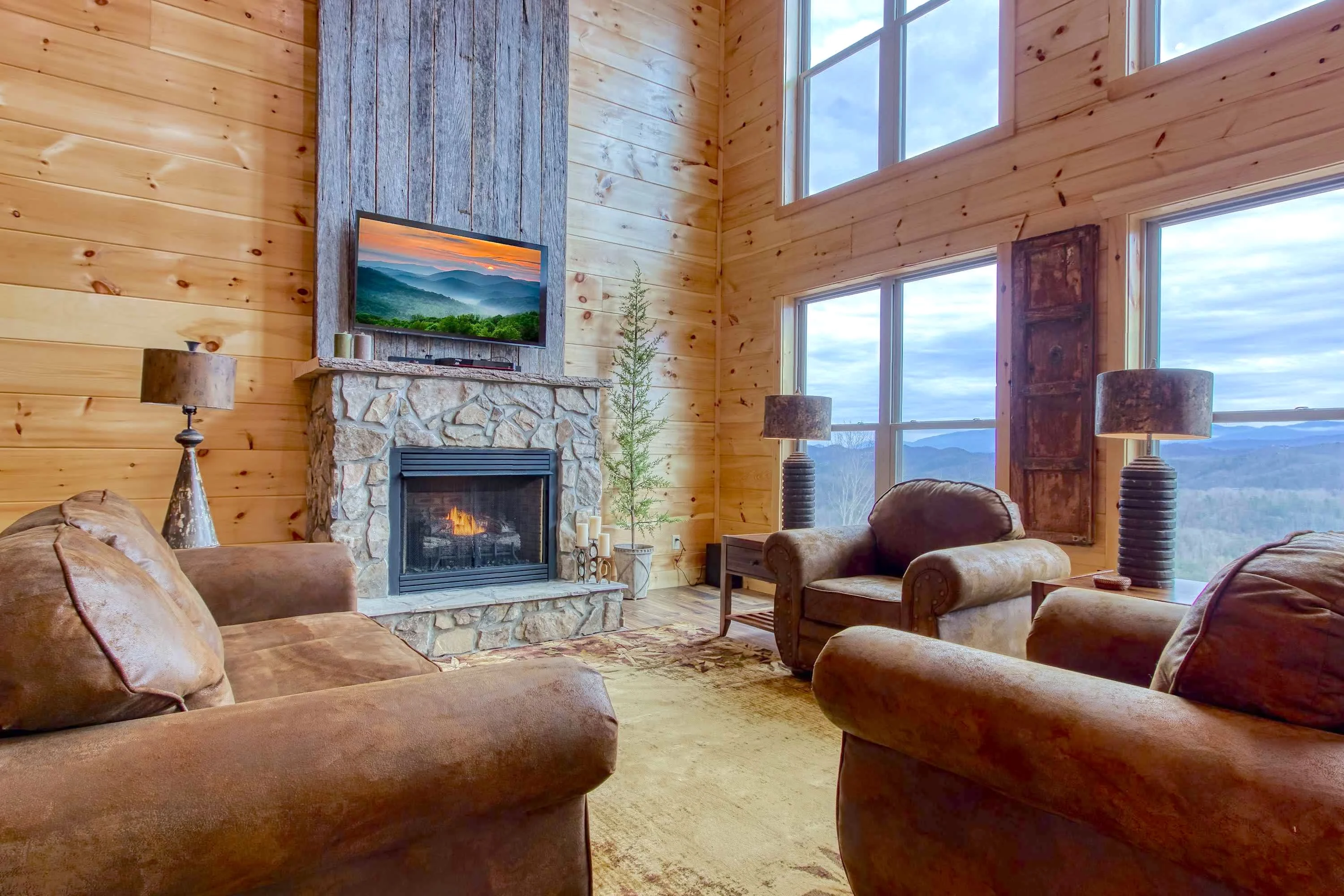 Sweet Mimosa Lodge, Indoor Pool, Hot Tub, Views – 5 Bedroom